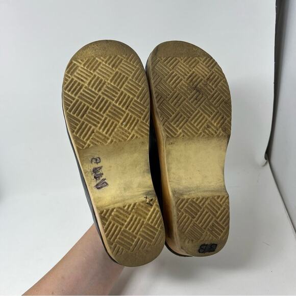 Sven NAVY BLUE Leaf Punch Swedish Clogs Size 37 or US 6.5-7 - Picture 10 of 12